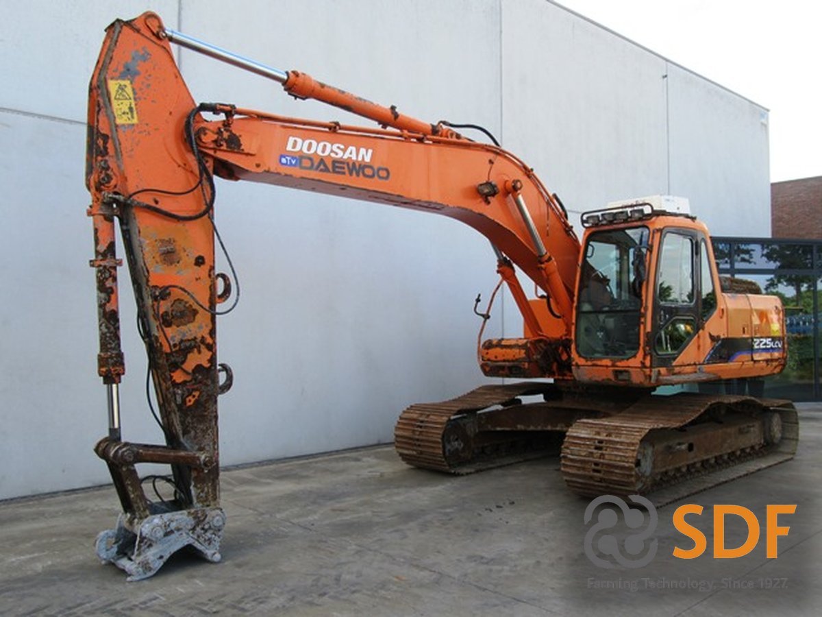 DOOSAN SOLAR 225LC-V